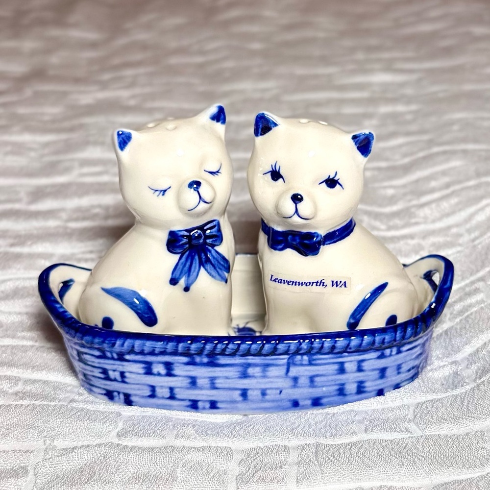 Delft Blue Collectible Handpainted Cats in a Basket Salt & Pepper Shaker Set